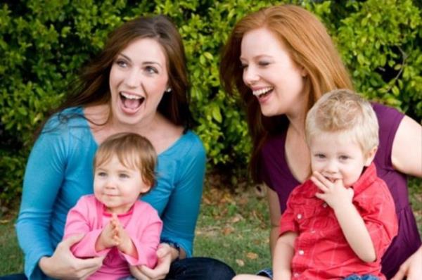 32. Oyun arkadalarnn anneleri, okul arkadalarnn anneleri ve dier ebeveynlerle birlikte arkada evreniz ok genileyecek.