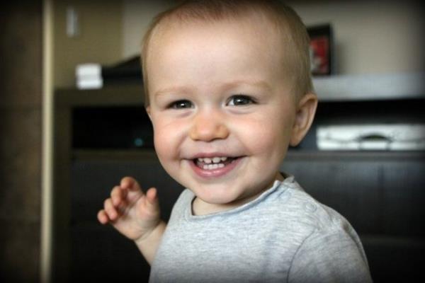 34. Etrafnzda srekli glck saan ve kahkaha atan birisi olacak.