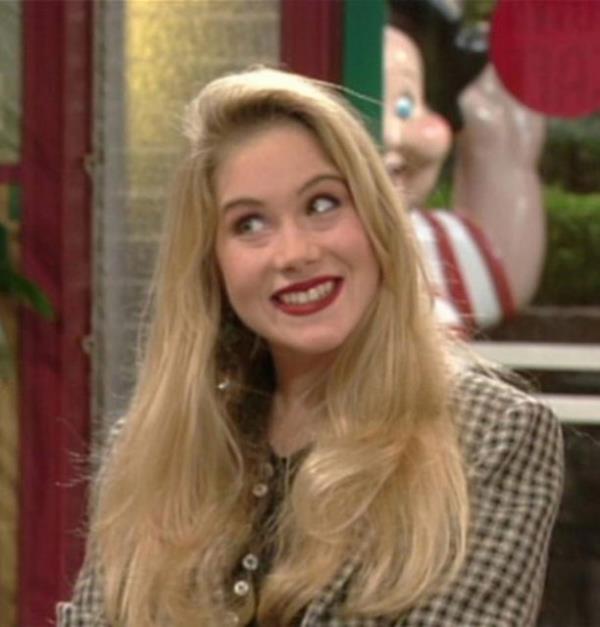 <br>Christina Applegate</br>  Emmy dll ABD'li aktris 'Married? with Children'daki Kelly Bundy rol ile bilinir.