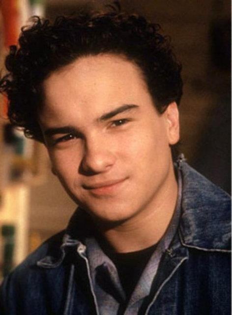 <br>Johnny Galecki</br>  imdilerde 'The Big Bang Theory' dizisinde oynayan oyuncu 1987 ylnda 'Time Out for Dad' ve 'Murder Ordained' TV filmlerinde oynad
