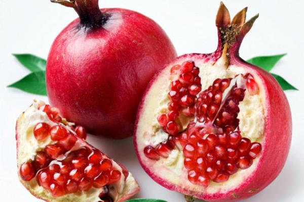 Narn ieriinde bulunan polifenolik bileikler ve nara krmz rengini veren antosiyaninler, antioksidan kapasitesiyle baklk sistemini glendirici zellie sahip.