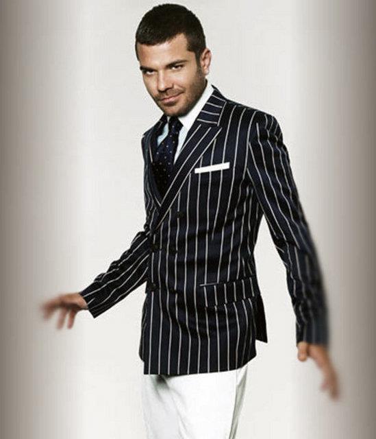 Kenan Doulu: Popu Kenan Doulu'nun 1956 model Chevrolet Bel Air'i var. Amerika'nn en byk otomobil mzesinde bile konser vermi olan Kenan Doulu imdiye kadar tam 8 klasik otomobil sahibi olmu.