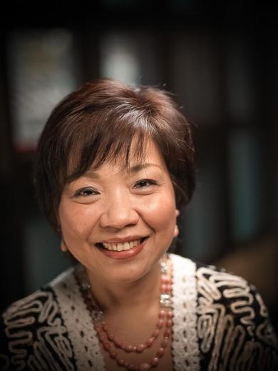 Pollyana Chu:     1 milyar dolar