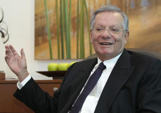 Fernando Belmont:     2.2 milyar dolar