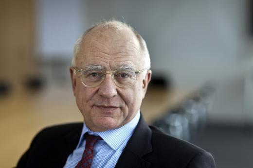 Michael Pieper.j:     2 milyar dolar