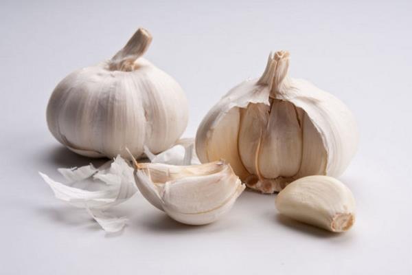 Acl, baharatl; sarmsak, soan ve mide asidini artran yiyeceklerden kann.