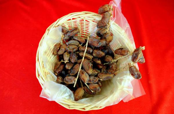 Hurma gerekten doann ifal ve faydal besinlerinden biridir. Lif, mineral ve fenol asndan zengindir. erisinde bol miktarda sodyum, potasyum, magnezyum ve demir vardr.