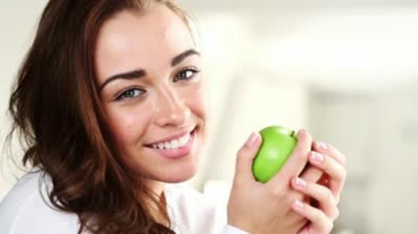 Elma kan ekerinizin sabitlenmesini salayacak doal eker ve karbonhidrat ierir.