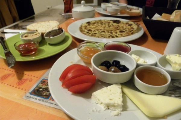 Kahvaltda yumurta, zm ve kahve gibi salkl gdalar tketmek nemlidir.