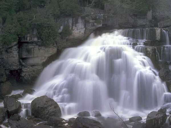 "...Onlar Adn cennetlerinde tahtlar zerine kurularak orada altn bileziklerle bezenecekler..." Kehf 31