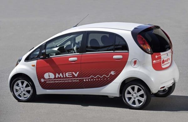 Yzde 100 elektrikle alan 4 kiilik i MiEV, sfr karbondioksit salnm ile evreyi de koruyor.
