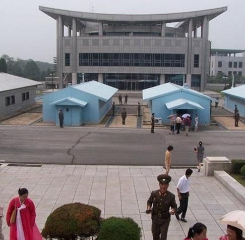 <br><b>Kuzey Kore ve Gney Kore</b></br>  Kuzey Kore ve Gney Kore snrndan bir fotoraf karesi