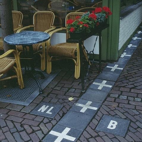 <br><b>Hollanda ve Belika</b></br>  Hollanda ve Belika snrlar bu mahalle arasnda uzanyor.