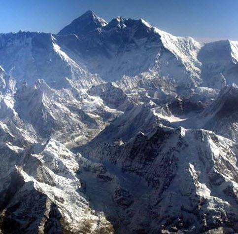 <br><b>Nepal ve in</b></br>  Everest tepesi bu iki lkeyi blyor.