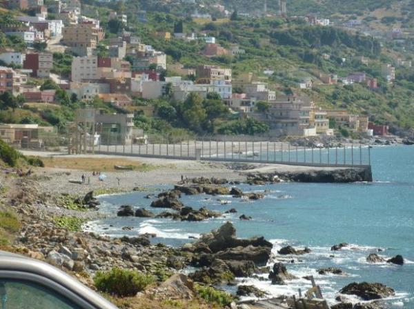 <br><b>spanya ve Fas</b></br>  Yasad gleri nlemek isteyen spanya'nn Kuzey Afrika'da yer alan Ceuta'ya diktii itler Fas ile snrlar belirliyor.