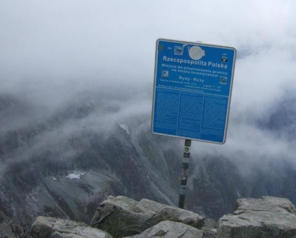 <br><b>Slovakya ve Polonya</b></br>  Tatras dalar iki Avrupa lkesinin snrlarn belirliyor.