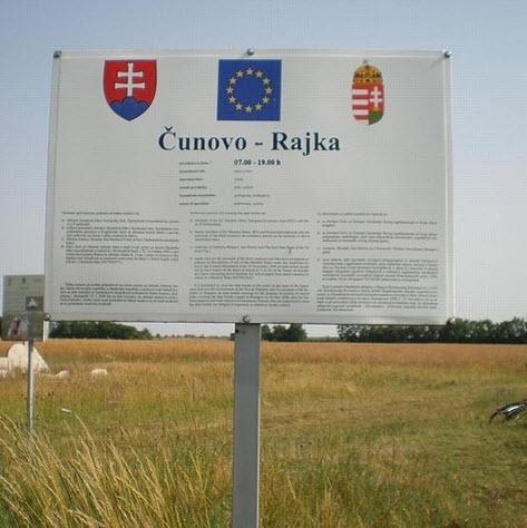 <br><b>Avusturya, Macaristan ve Slovakya</b></br>  Bu  lkenin kesiiminde yer alan kk bir park ve bir adet piknik masas... Srad bir snr daha