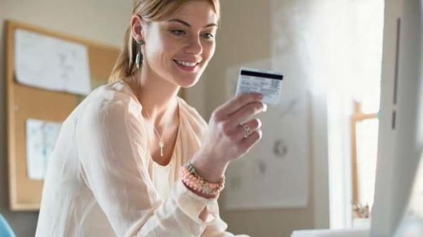 KZLER: kizler burcu deyince akla ilk gelen pratik zeka ve konukanlk. Girdii her ortamda kolayca varln hissettiren ikizlerin en byk korkular arasnda konuma yeteneini ve ellerini kaybetmek yer alyor.