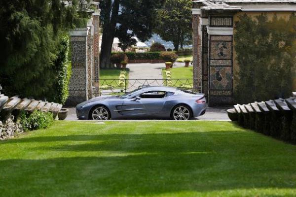 Aston Martin One-77 tm zamanlarn en hzl Aston Martin'i...