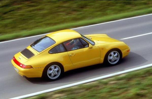 Porsche'un 1990'lar srkleyen 993 modeli.