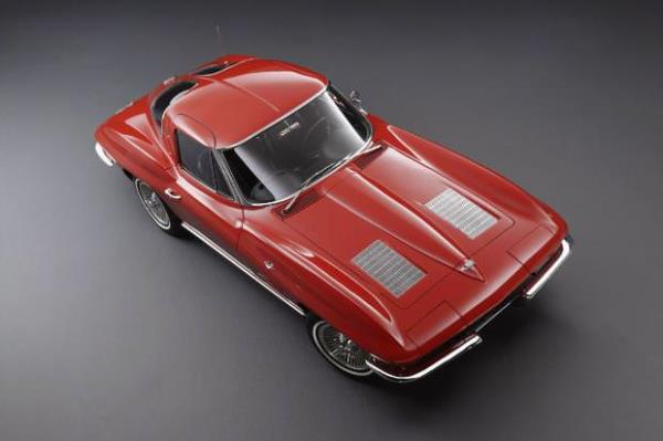 Corvette biroklar tarafndan ABD'nin en iyi otomobili. 1963 Sting Ray modeli ise en seksi  Corvette olarak grlyor.