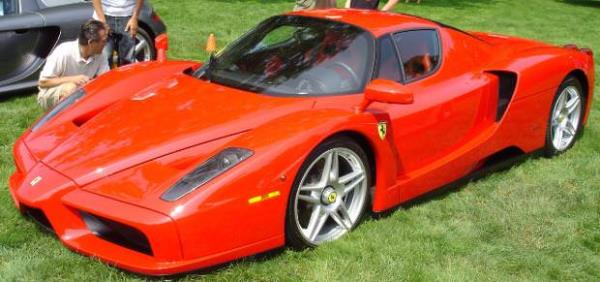 Adn kurucusundan alan Ferrari Enzo'dan 2002-2004 aras sadece 400 adet retilmiti.