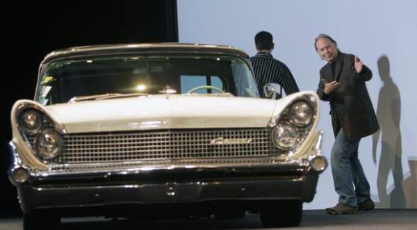 Lincoln'n 1959 model Mark IV... nl rock Neil Young bu modeli elektrikle almas iin  modifiye etmiti.