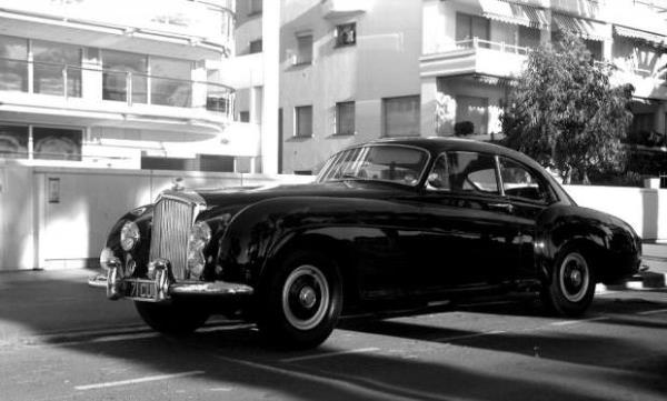 1952 Bentley R Type Continental dneminin en hzl 4 koltuklu otomobiliydi.