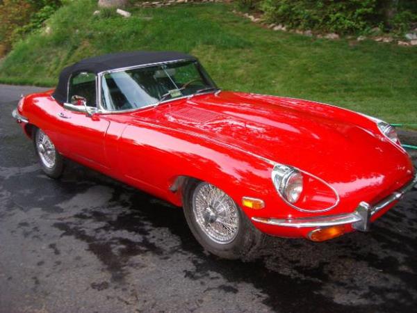 Jaguar E-Type 1960'larda yollara kmt. Enzo Ferrari tarafndan "gelmi gemi retilen en iyi  otomobil" olarak telaffuz edilmiti. Business Insider'a gre de gelmi gemi en seksi otomobil  bu...