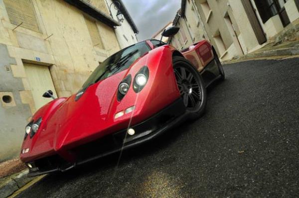 Pagani Zonda'nn zellii ounluunun karbon fiberden yaplmas.