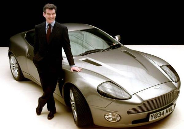 Aston Martin Vanquish 2001'de tantlm, asl hretini Pierce Brosnan'n oynad James Bond  filmi Die Another Day ile yakalamt.