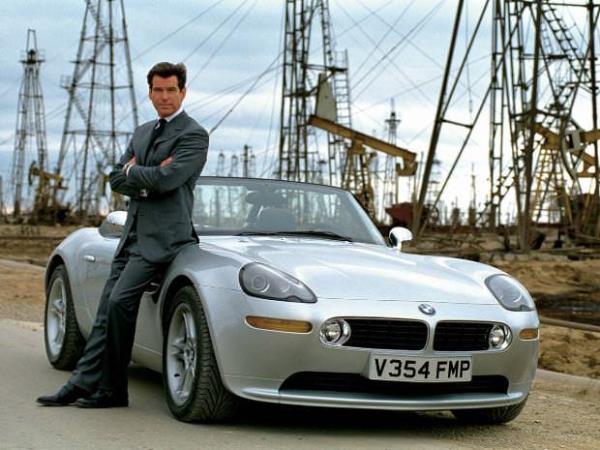 Bir baka Bond otomobili BMW Z8 The World is Not Enough'ta boy gstermiti.