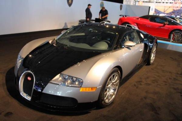 Bugatti Veyron "tantm iin mankene ihtiya olmayan ara" olarak biliniyor.