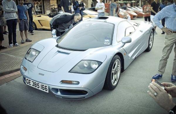 1998'de McLaren F1 dnyann en hzl otomobili unvann almt.