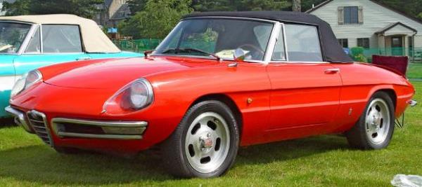 1966'da tantlan Alfa Romeo Spider kk spor otomobillerin ncsyd.