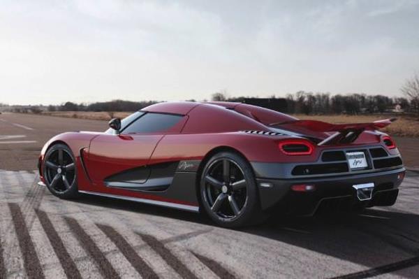 2011'de sveli Koenigsegg Agera R 1115 beygir gc ile oyunun kurallarn yeniden yazmt.