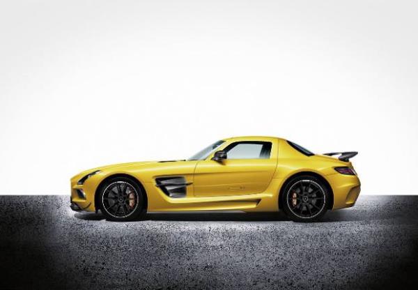 Mercedes-Benz SLS AMG Black serisi 2012'de grcye kmt.