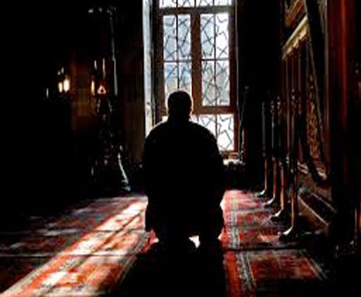 Rahmet?i lahi'den mit edilir ki, bu ruh ve hava iinde Cumay deerlendirdiimiz mddete, Cenab? Hak, dualarn geerli olduu o dakikaya rastlatr ve dualarmz kabul eder.