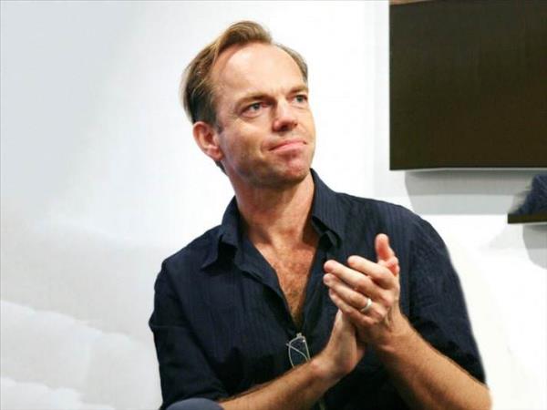 Hugo Weaving