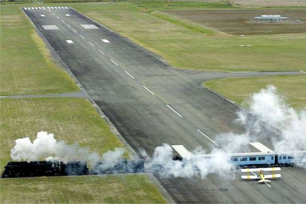 <br><b>6. Gisborne Airport</b></br>  Yeni Zelanda'daki bu havalimanndan tren yolu geiyor.