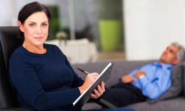 <b>GENLERN TAKB NLENMEL</b><br>  Tanju Srmeli, Uzman Psikiyatrist</p></b><br>  nsanlar, su ileyen kiileri sosyal medyada takip ettiklerinde onlarn olumsuz gemi davranlarnn onayland anlamnda bir geri bildirim verdiklerini bilmeleri gerekiyor. Bu da su ileyenlerin gemite yaptklar davranlarn tekrar etme olasln arttracaktr. nternet takipilerinde de baz psikolojik rahatszlklar olma olasl da ayrca tartlmaldr. Genlerin bu kiileri izlemesi nlenmeli.