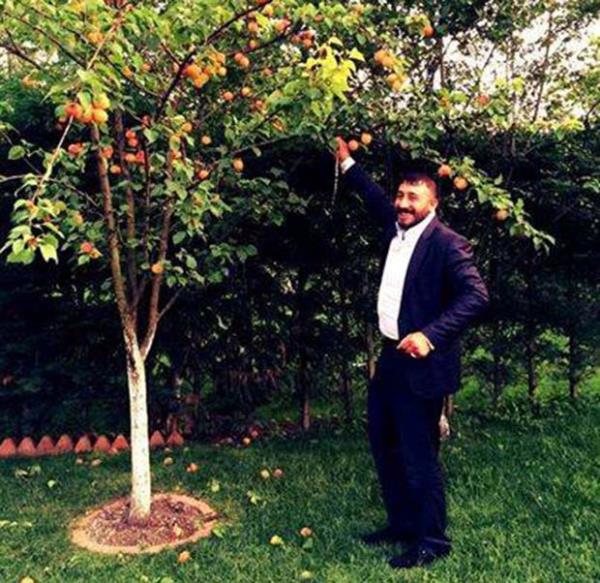 <p><b>KENAN YAYLA</b><br>  <b>HAYATIMIZ EKIN OLMU BE!</b><br>  <b>Takipi says: Facebook&#8217;ta alm hesaplarda 81 bin 547, Instagram 331 bin, Twitter 159 bin 553</b>