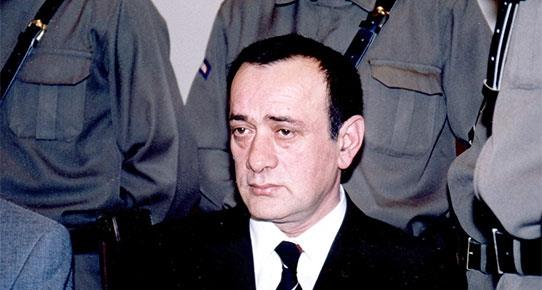 Sayfada, Alaattin akc&#8217;nn &#8220;Yasalar inediim iin zgnm. Fakat, o yasalar kabul edilirken bana sorulmad&#8221;, &#8220;Benim adm Alaattin akc, Trkiye&#8217;de herkes beni tanr. Dnya devlerinin kriminal arivlerinde biyografim mevcuttur&#8221; gibi zl szleri de yer alyor. Yine bu hesaptan ona mafya diyenlere kzyor, &#8220;Ben diyorum ki mafya deilim, kabadayym ve iddia ediyorum son kabadayym&#8221; diye bitiriyor cmlesini.