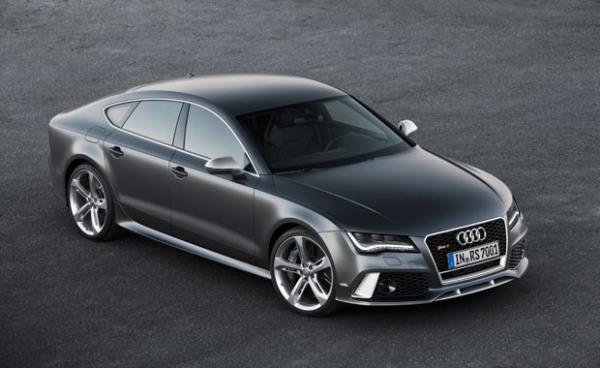 RS7 Sportback'in 560 bg g ve 700 Nm tork deerleri sunan V8 motorunda Cylinder on Demand, yani silindir kapama zellii de sunuluyor. Bu sistem sayesinde dk ve orta seviye yk ve devirlerde 8 silindirden 4 tanesi devre d kalarak yakt tketimi yzde 10 orannda azaltlyor. Bu performans canavarnn ortalama yakt tketimi 9.8 lt/100 km olarak veriliyor.