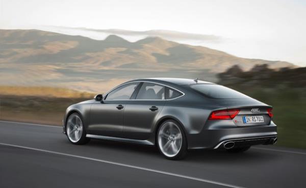 RS Uyarlanabilir hava sspansiyonu; RS 7 Sportback, Audi'nin zel olarak ayarlanm haval sspansiyonunun standart hale geldii ilk RS modellerinden. RS'in uyarlanabilir haval sspansiyonunun dinamik yaps sayesinde gvde 20 milimetre daha aada konumlanyor.