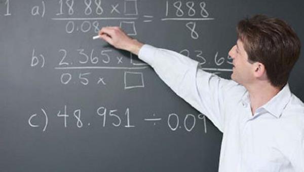 OECD lkelerinde retmen maalar sraland. OECD'nin tm lkelerin verilerinin bulunduu 2011 ylna gre gerekletirdii aratrmada 15 yl tecrbeli retmenlerin ortalama maalar satn alma gc paritesine gre dolar cinsinden hesapland. Sralamada Trkiye 6 OECD lkesini geride brakabildi. Birinci lkenin retmen maa ise dudak uuklatt. te OECD lkelerinin retmen maalar...     (Not: Satn alma gc paritesi ile gelir hesab ilgili lkelerdeki fiyat dzeylerini de dikkate alyor. rnein Trkiye'nin milli geliri yaklak 11 bin dolarken fiyatlarnn gelimi lkelere gre dk olmas sebebiyle satn alma paritesine gre milli geliri daha yksek kyor, yaklak 18 bin dolar seviyesinde bulunuyor.)