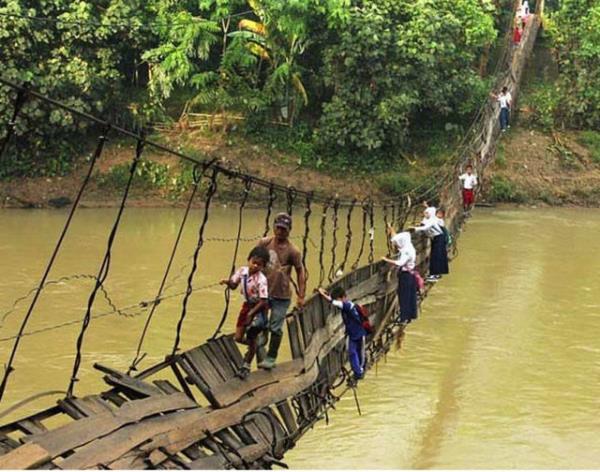 stelik nehirden 10 metre ykseklikte.