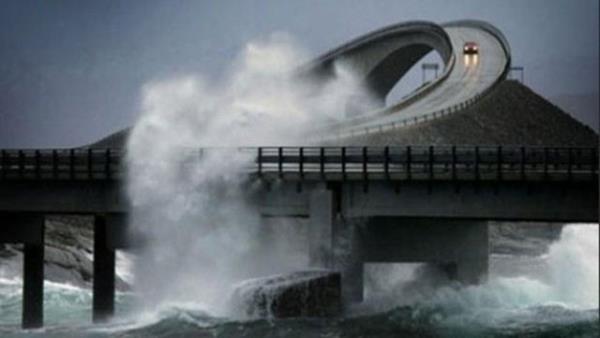 Norve'in Molde ve Kristiansund ehirleri arasndaki sahil yolu dnyann en tehlikeli yolu olarak deerlendirildi