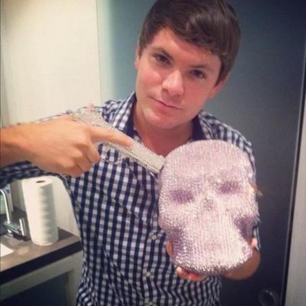 Dur yoksa ate ederim