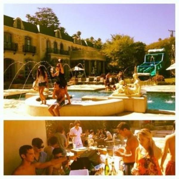 Kankalarla havuz partisi